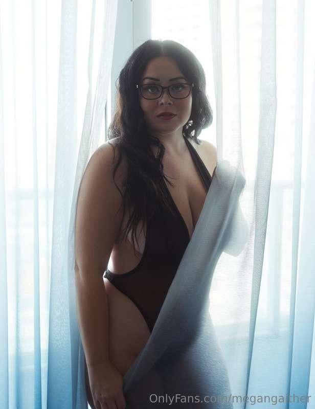 Do you prefer teasing or explicit photos? 🤤