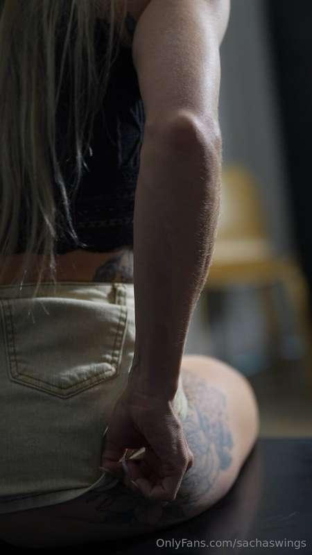 So, what do ya think? Am i wearing something underneath the ..