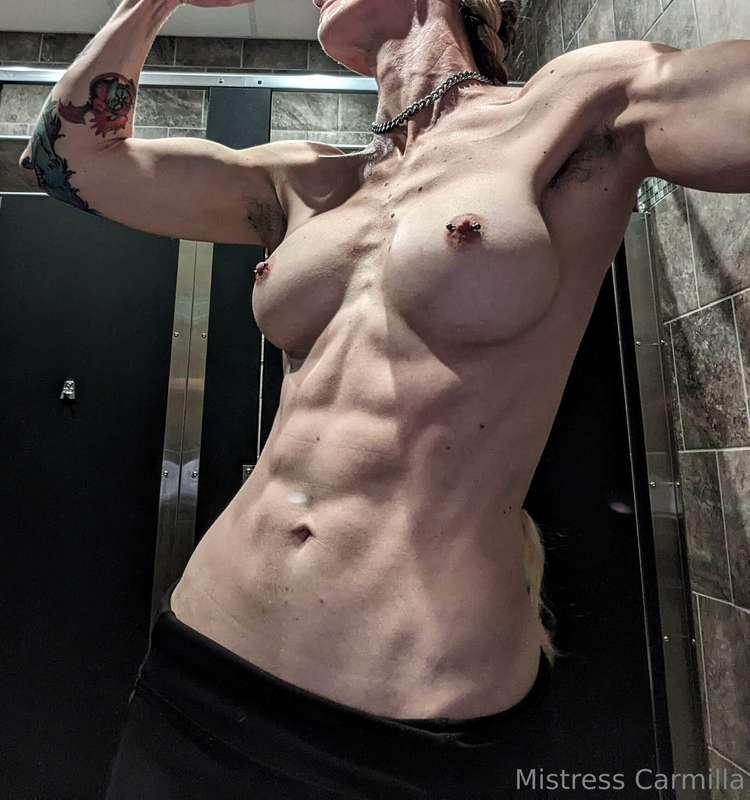 How about a little post workout shoulder pump to get the day..