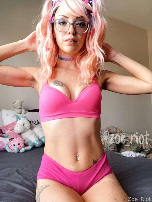 zoe_riot image #7