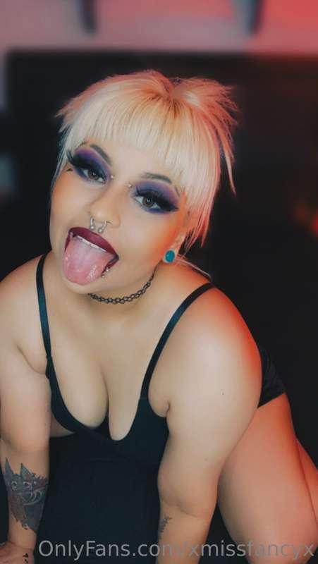 Check your DM’s baby 😘 I sent out some new pics and a video ..
