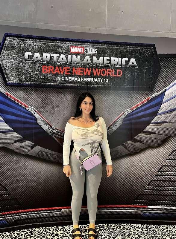 Sorry Cap, I’m the real showstopper here 🫦