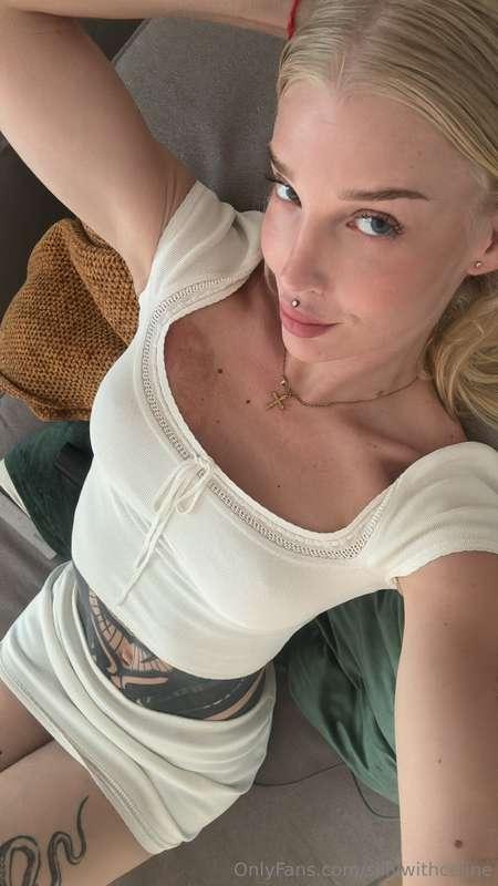 Loving this innocent look 💋