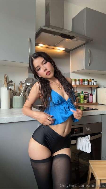 ill bake cookies and then send pics u shouldn’t open when yo..