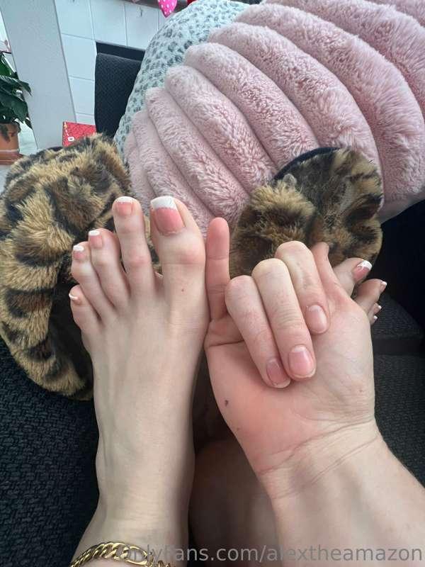 POV your my toes are longer than your fingers LOL👣