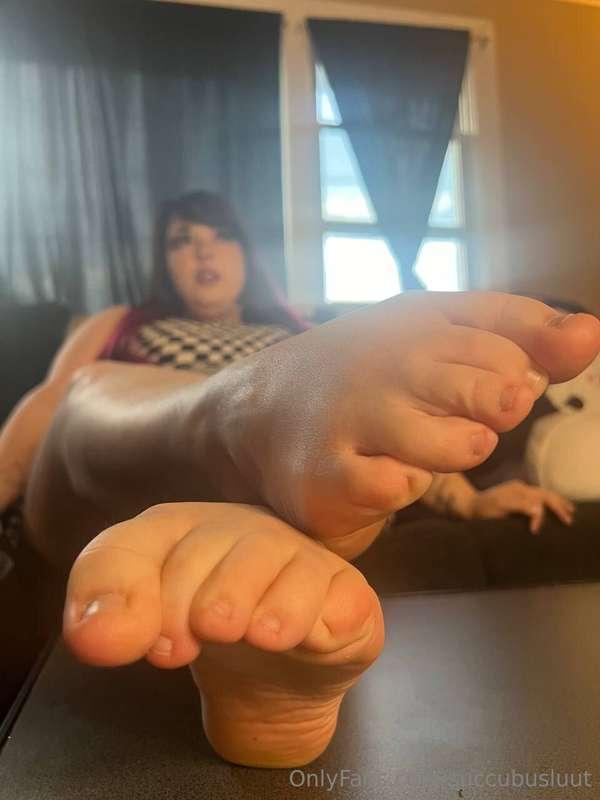 Thursday footfuck ♡