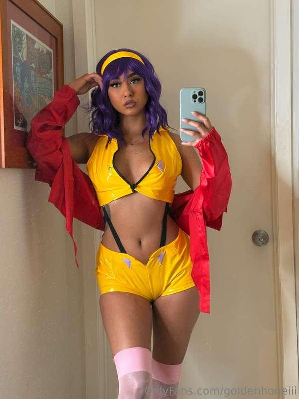 should i make some content in my faye valentine cosplay? 😈