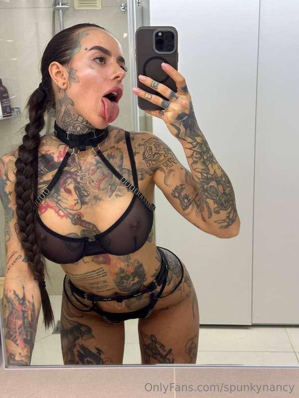 Today I'm ready to fulfil any of your wishes 🔞🤫 write to me ..