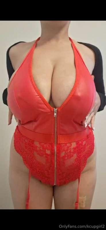 Hey lovely people!! I tried on this red lingerie which was s..
