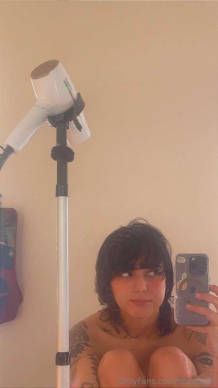 am i the only one that dries their hair like this or nah 