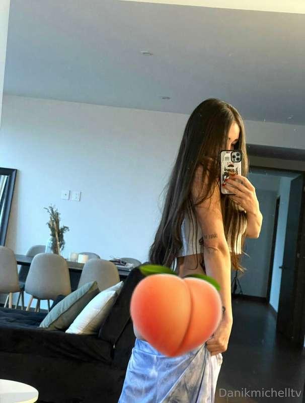 **Buenos días bombón** 😏

Si quieres la foto completa ya sab..