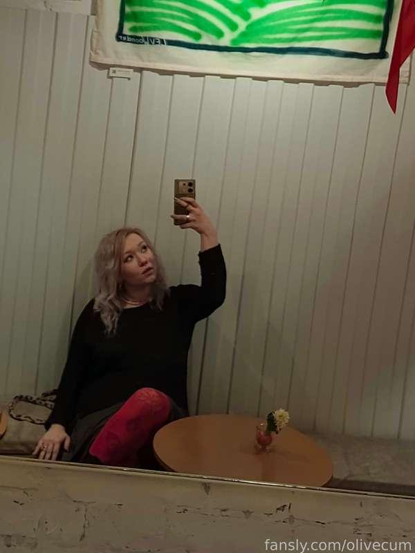 Looking into the world of photos on my phone, I travel back in time, remembering the moments that made my life vibrant. 
They may be simple #pics at first glance, but they mean a lot to me, because along with the visuals, the memories of those moments come to me📸✨


#fyp #asian #bush #alt #goth #hairy #diary #blog #lifeblog