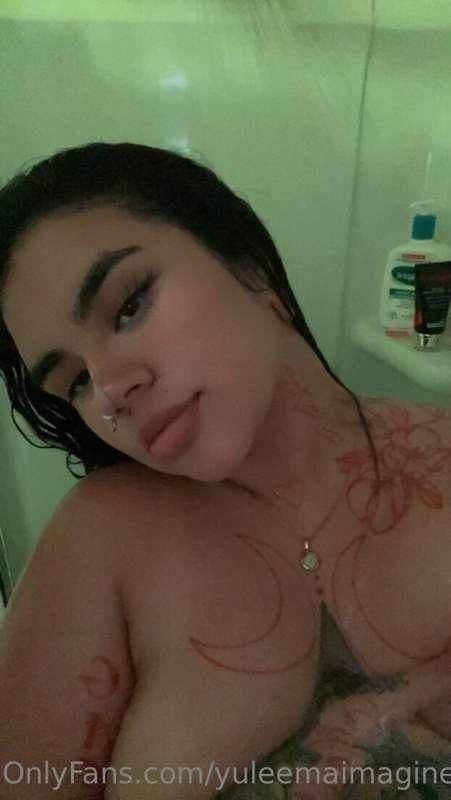 Come join me in the shower 💦 🐱