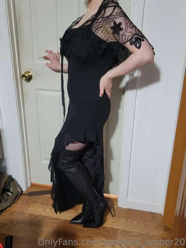 What I'm wearing to a charity ball event. 😘
