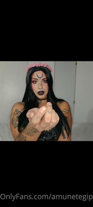 raveenwitch image #0