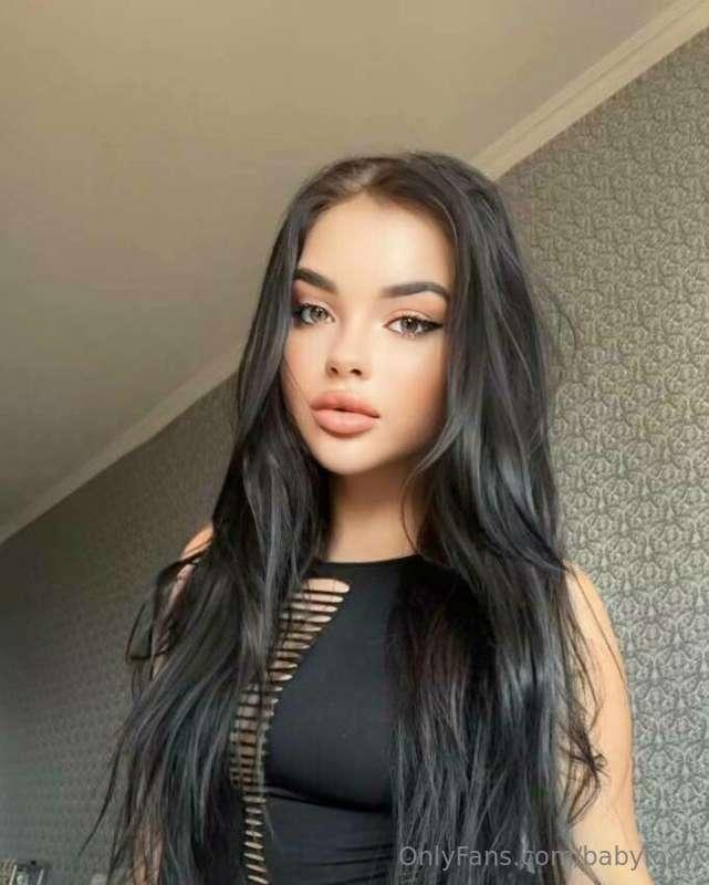 Stunning babe @frombellawithlove  wants to show daddy how we..