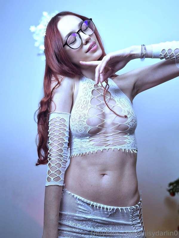 Dreaming about how your hand would touch me to feel how wet ..