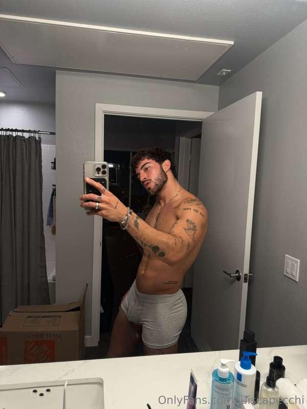 Swipe to see the 🍑 and DM me if u want some more 💦