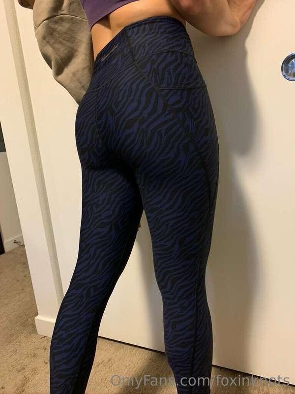 What do you think of my stripey leggings??