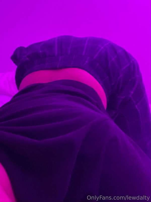 I need someone to fuck me in my pyjama pants 😖