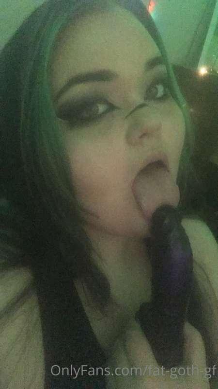 New dildo sucking video for any cutie who wants it dm me