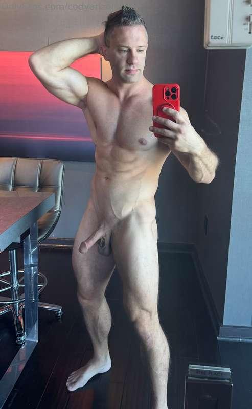 Bed head but the cock knows what it wants in the morning😏🍆