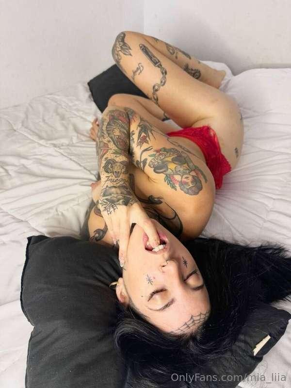 My strong and big man😘
Your bdsm queen is waiting for your t..