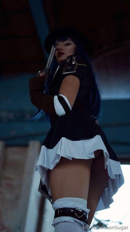 😈