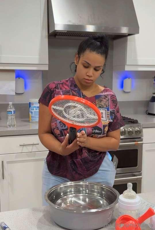 I hate bugs 🐛 Can someone come kill spiders for me? 🕷️ 💕