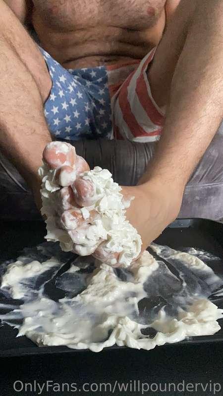 I’m a messy man sometimes 😈😈 

If you haven’t seen this foot..