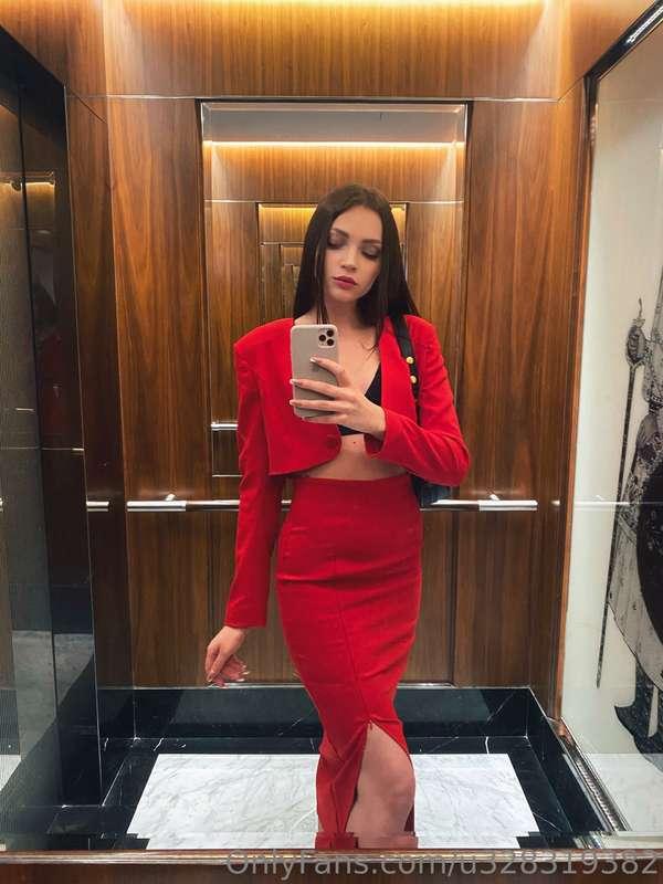 Tell me how you would rip these beautiful clothes off me🥵🥵🥵🥵..