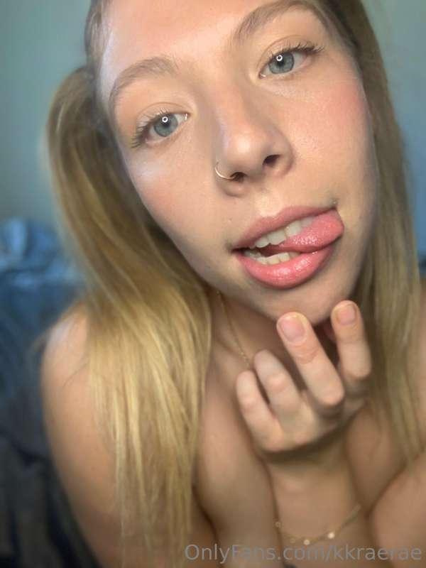 Imagine your dick between these lips💭@kkraeraeVIP