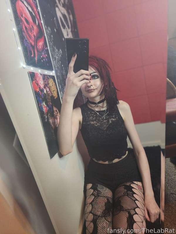 🖤Heyy🖤

#FYP #SFW #OOTD #fyp #goth #alt #petite #fishnets #mirror #mirrorpics #croptop #lace #thong #gothic #alternative #egirl #tattoos #piercings