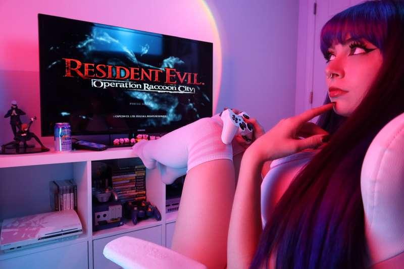 wanna play? 🎮 ill give you something good if you win ^_^