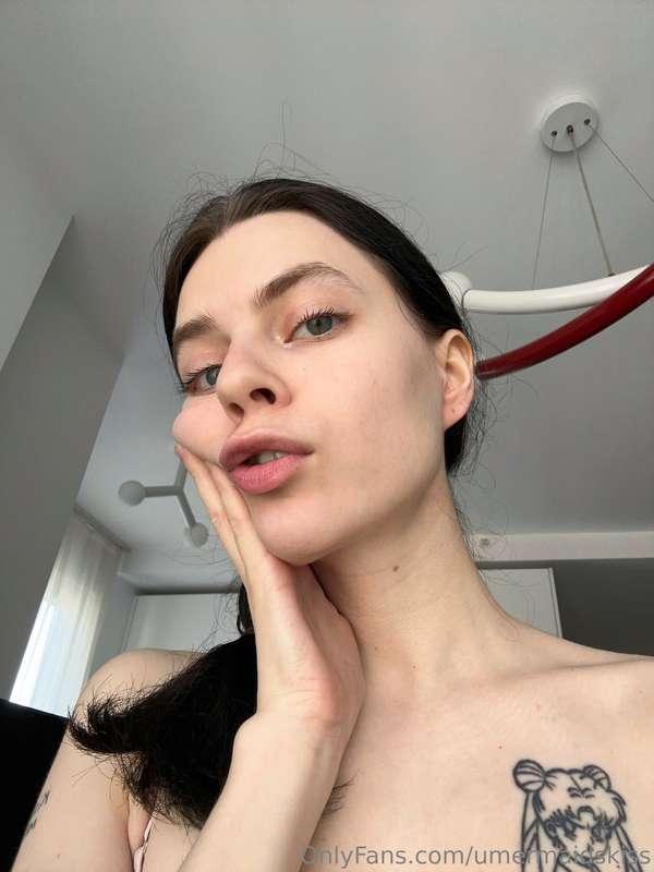 is it just me, or is that face just too beautiful🥰😋