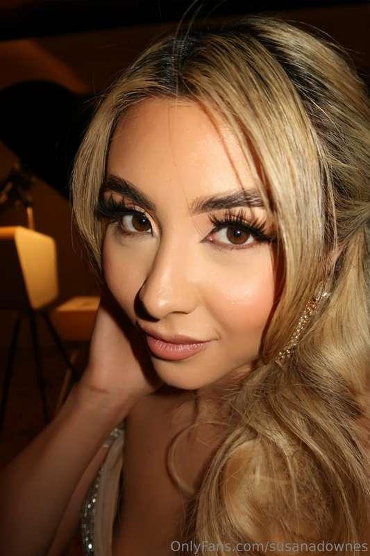 It's all in the eyes ... 🤫 💕