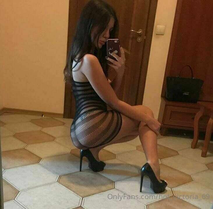 oh... I'm wearing a transparent dress and no panties... oops..