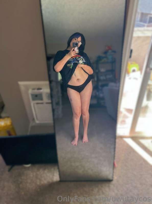Felt like showing off my tum 🤭