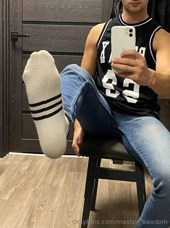 Kneel to my sweaty socks, take them off and lick my feet, lo..