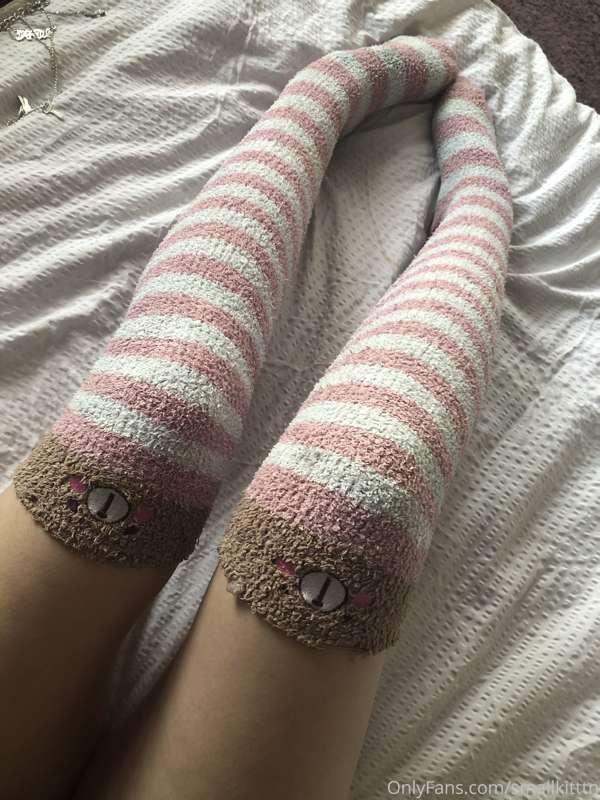 Some cozy fluffy socksis around here nyou