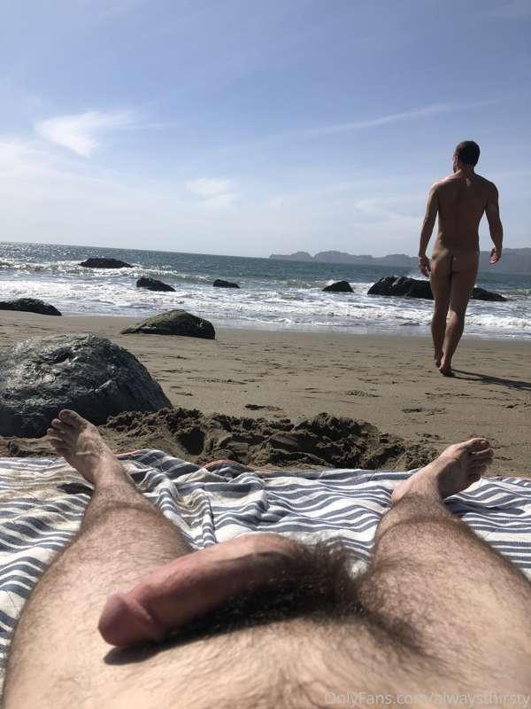 Beach day with the quarantine bae 😉