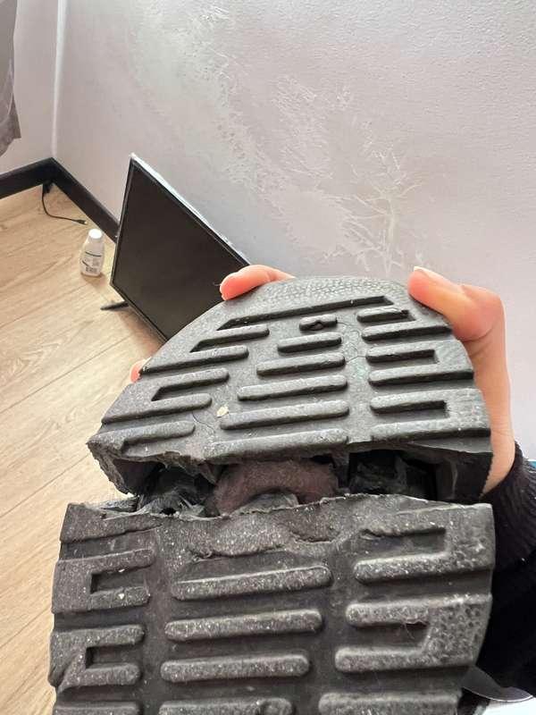 Wtfff can you believe my boot broke when I was walking home?..