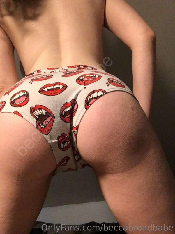 thinking of sucking on something 🧛‍♀️