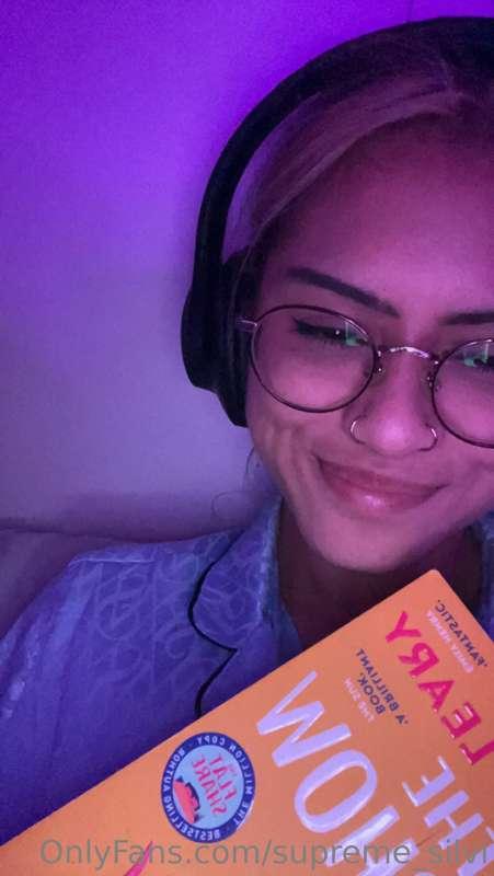What book am I reading?🤔😘