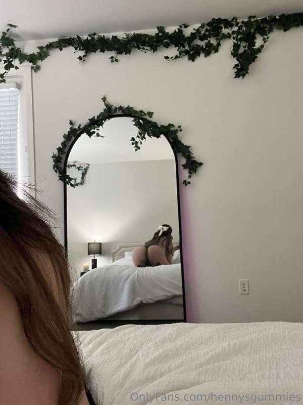 Wanna come play with this ass? 🍑