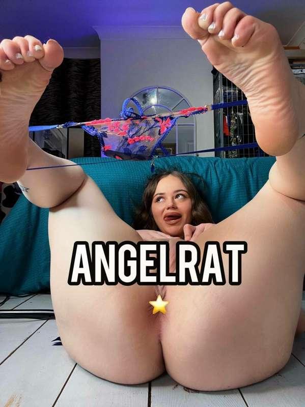 @AngelRat wants to show you her tight phat pussy in action!!..