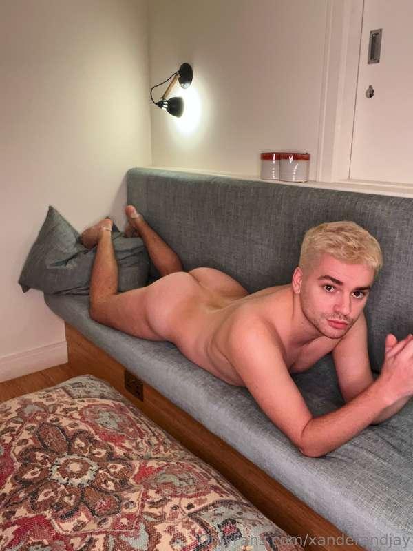 you know what they say... BLONDE'S HAVE MORE BUM 🙈