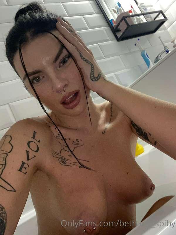 Online all night and feeling very horny. Tip me for a surpri..