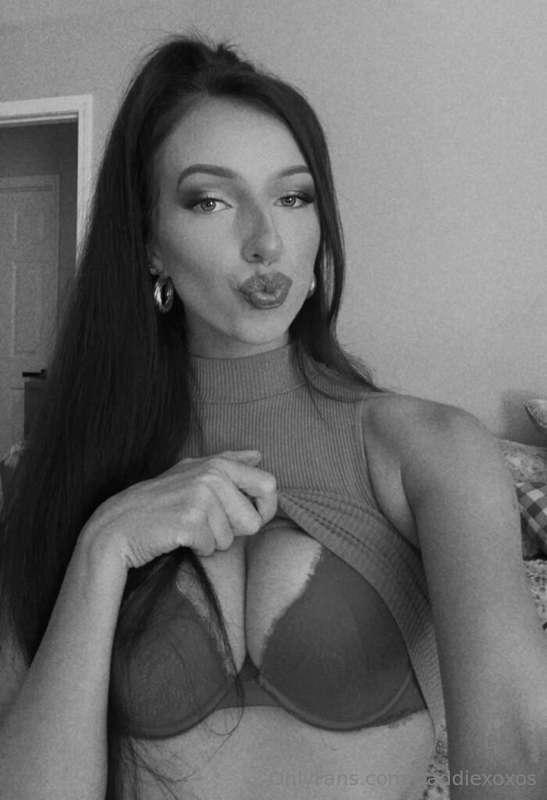 whos buying me new bras? 👀💋