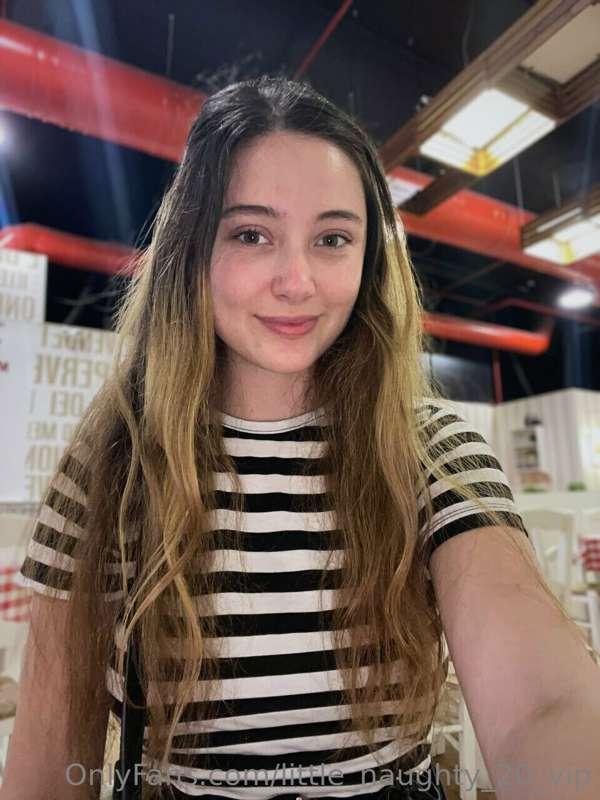 I'm absolutely loving how adorable I look today! 💖Do you agr..